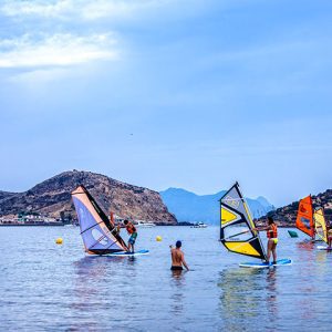 Windsurf en Puerto de Mazarrón | Grímpola Escuela Náutica — Surf, paddle, wind y kite en Región de Murcia